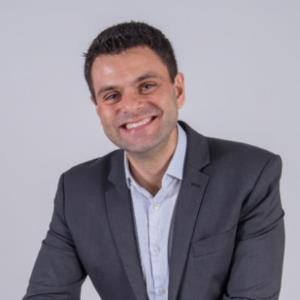 author.jpg._PROC_AC290757AT1AP11